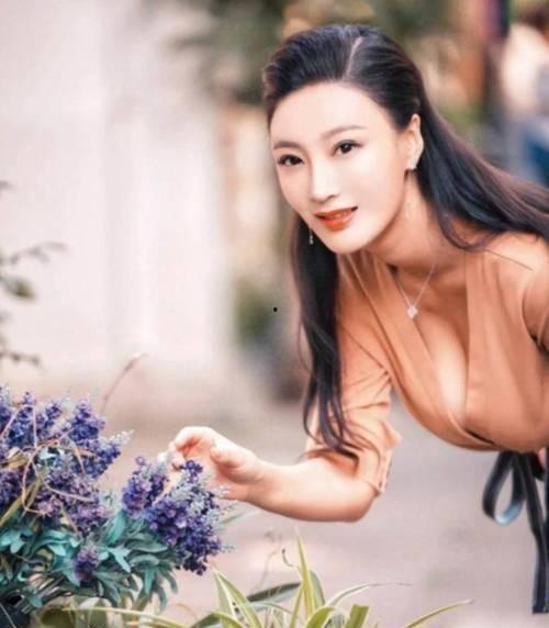 王李丹妮三级在线观看,激情演绎，情感交织  第2张